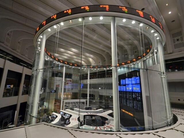 Nikkei falls on worries about US-China trade tension, stronger yen