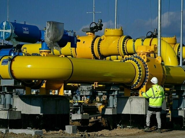 Hungary says it supplies Ukraine with Russian gas