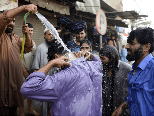 Heatwave alert for upper, central Sindh