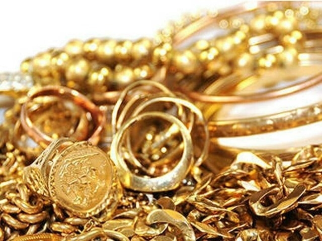 Gold prices tumble