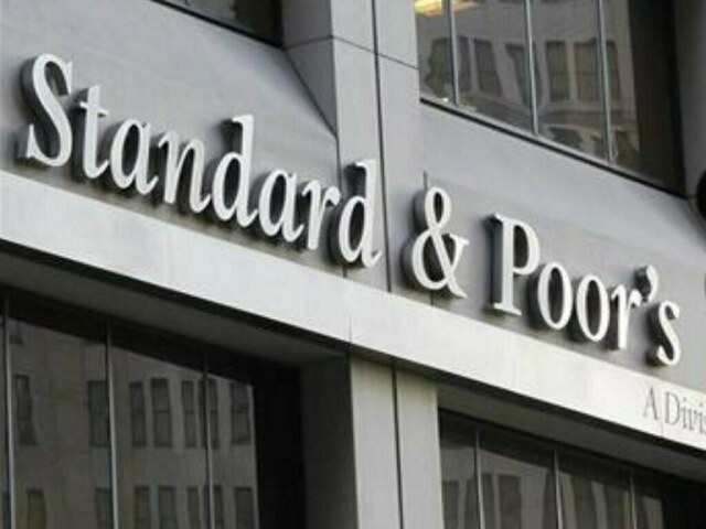 S&P 500 and Nasdaq edge higher on tech boost