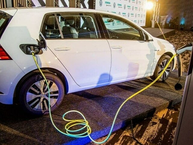 PM for early finalisation of Pakistan's EVs Policy 2025