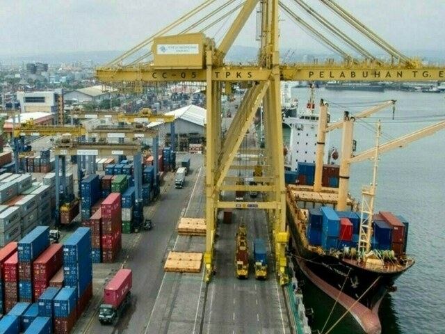 Italian navy ship arrives at Karachi port