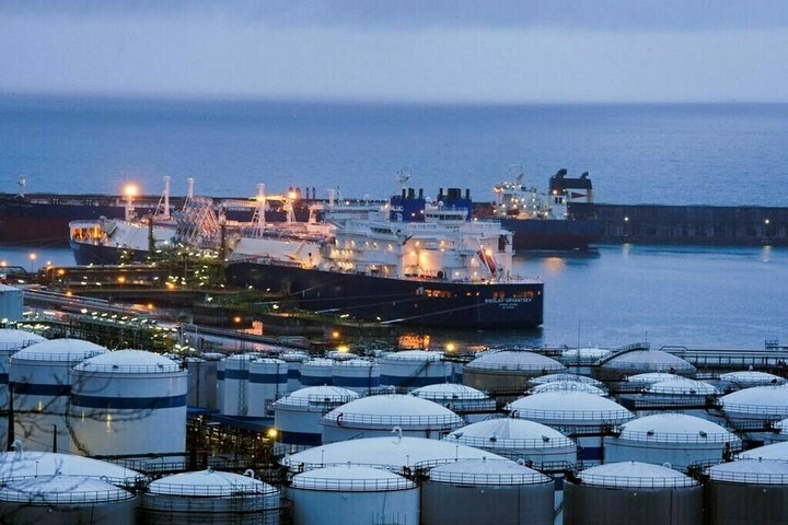 EU lays out plan to end Russian gas imports