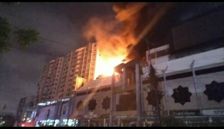 250 shops gutted in Karachi's mall