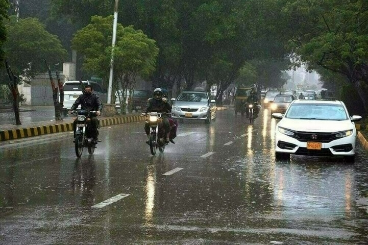 Monsoon spell cripples Karachi