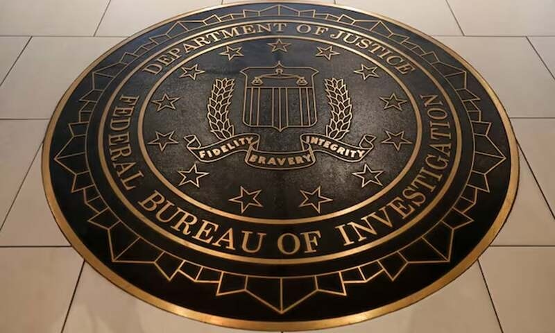 FBI opens criminal probe into ex-FBI, CIA directors