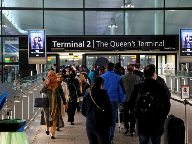 UK introduces e-Visas for Pak students, workers