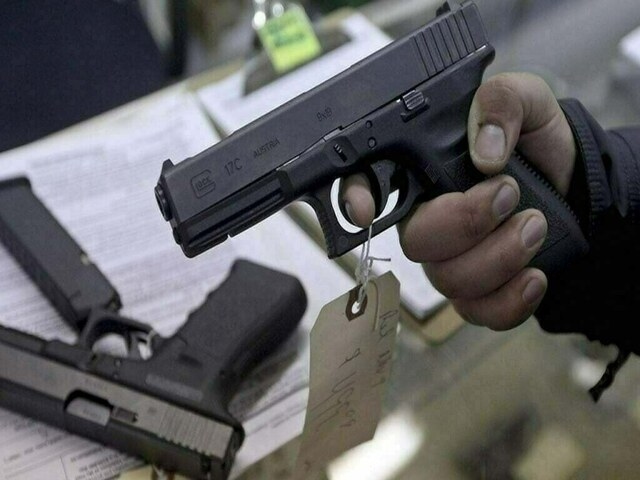 Traders criticise govt after bandits kill two jewellers in Karachi