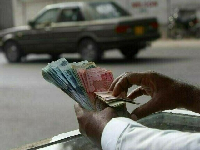 Unskilled workers: Sindh notifies minimum monthly wage