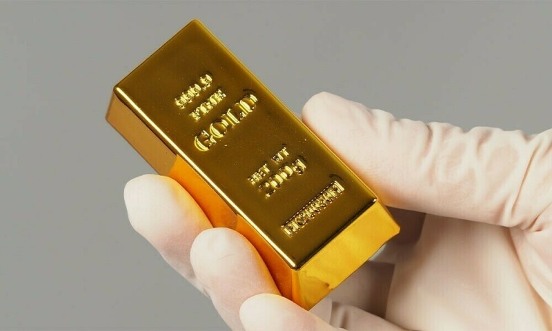 Gold price per tola sheds Rs300 in Pakistan