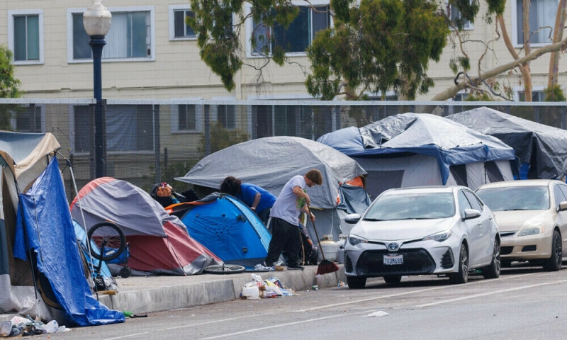 Trump vows to evict homeless from Washington, official says National Guard may be deployed