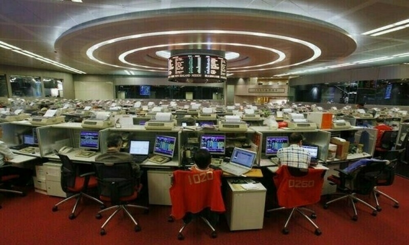 China, Hong Kong stocks edge higher ahead of tariff deadline