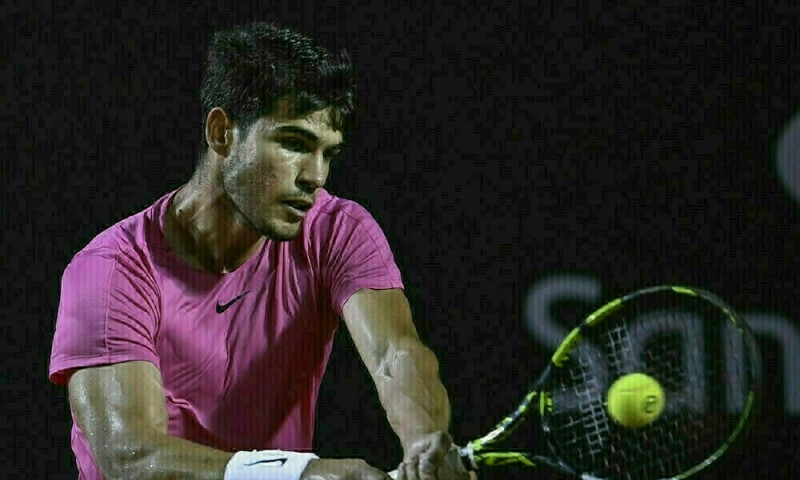 Carlos Alcaraz battles as Shelton, Zverev race into Cincinnati third round