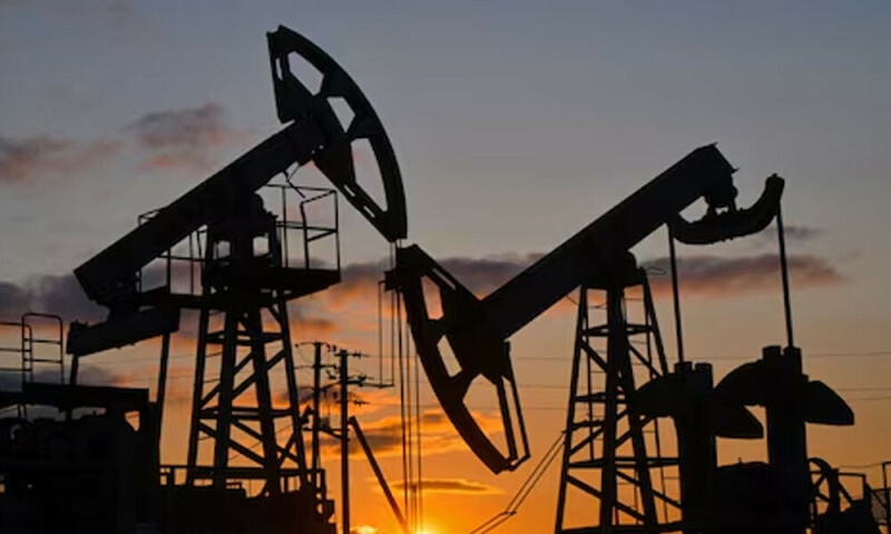 Oil steady as market awaits inventory data, US-Russia meeting