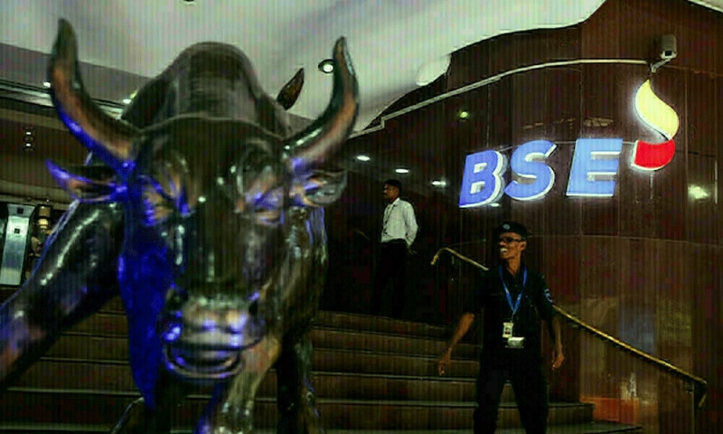 India's benchmarks flat as investors focus on Russia-US talks
