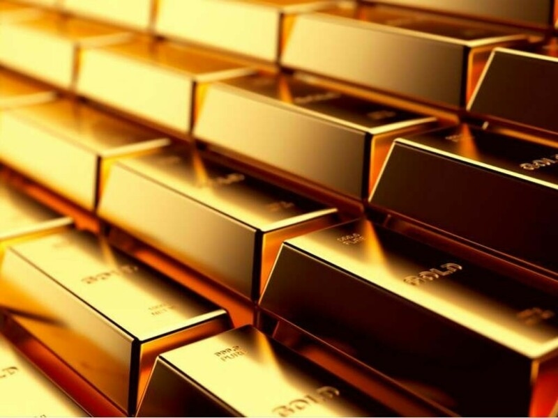 Gold edges down as dollar firms; investors eye U.S. economic data