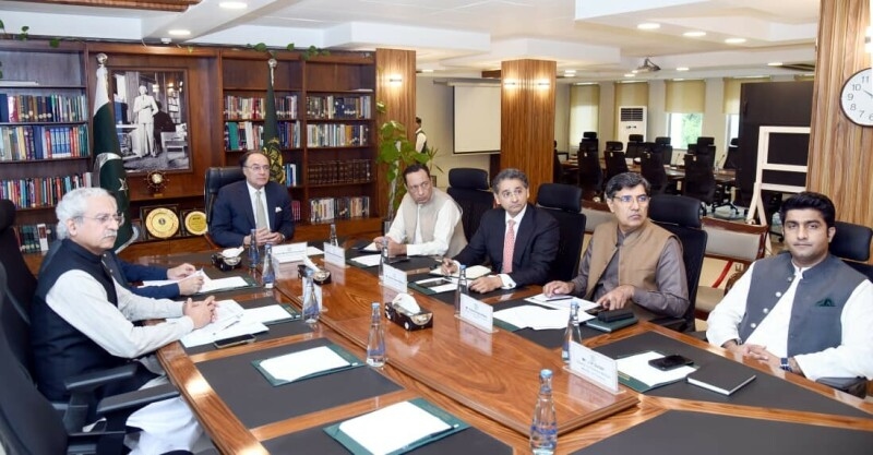 Aurangzeb orders swift launch of skills bond, farmers scheme, and fan replacement programme