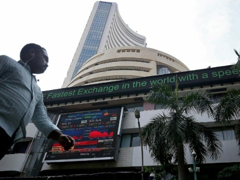 India share benchmarks inch higher, led by financials, Reliance