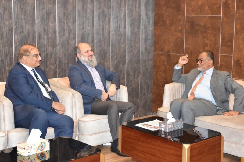 Pakistan commerce chief arrives in Dhaka to boost bilateral trade