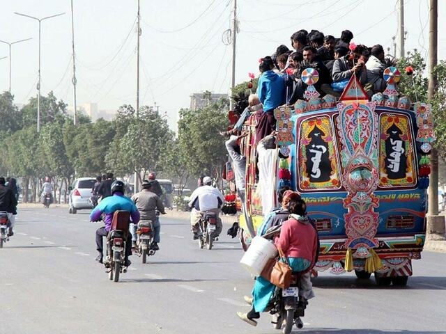 JI demands govt overhaul Karachi public transport system