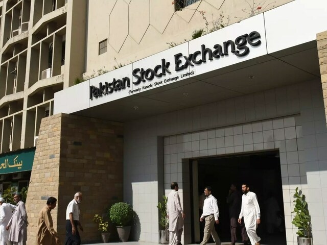 Stocks hit fresh peak