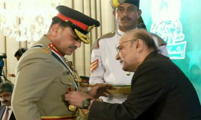 President confers prestigious military awards