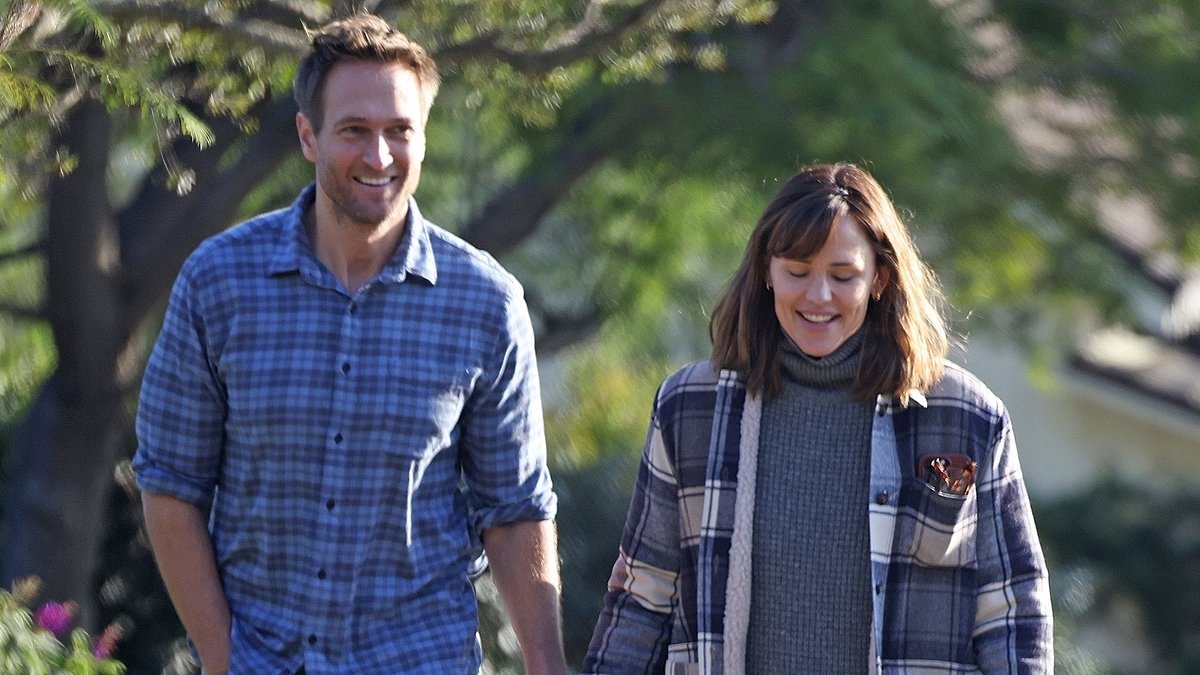 Jennifer Garner's lover John Miller has 'moved into her mansion'... with a catch ex Ben Affleck must like