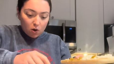 American woman leaves Brits horrified at 'diabolical' jacket potato toppings