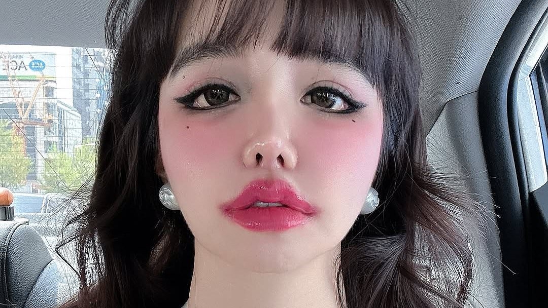 K-pop star horrifies fans with bizarre new look amid plastic surgery rumors