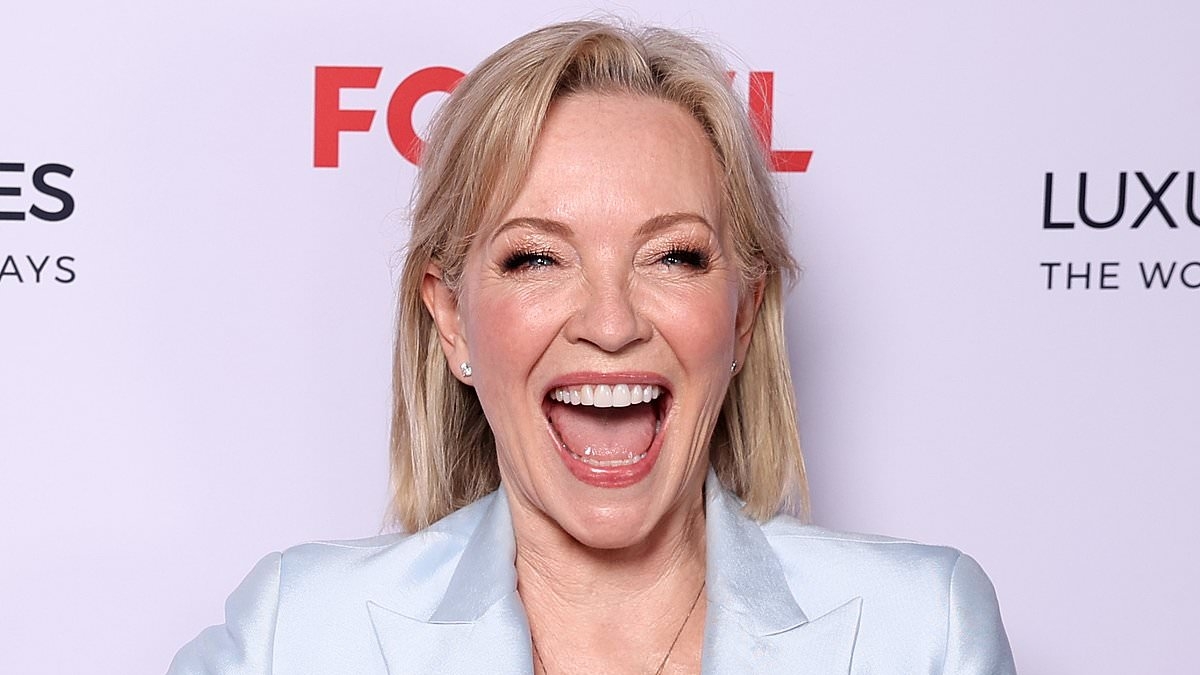 Rebecca Gibney doesn't look like this anymore! Packed to the Rafters star unveils dramatic transformation