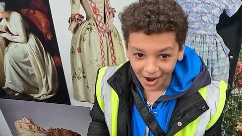 Heartwarming moment Spud Brothers stun a young boy with free meal and very generous gift