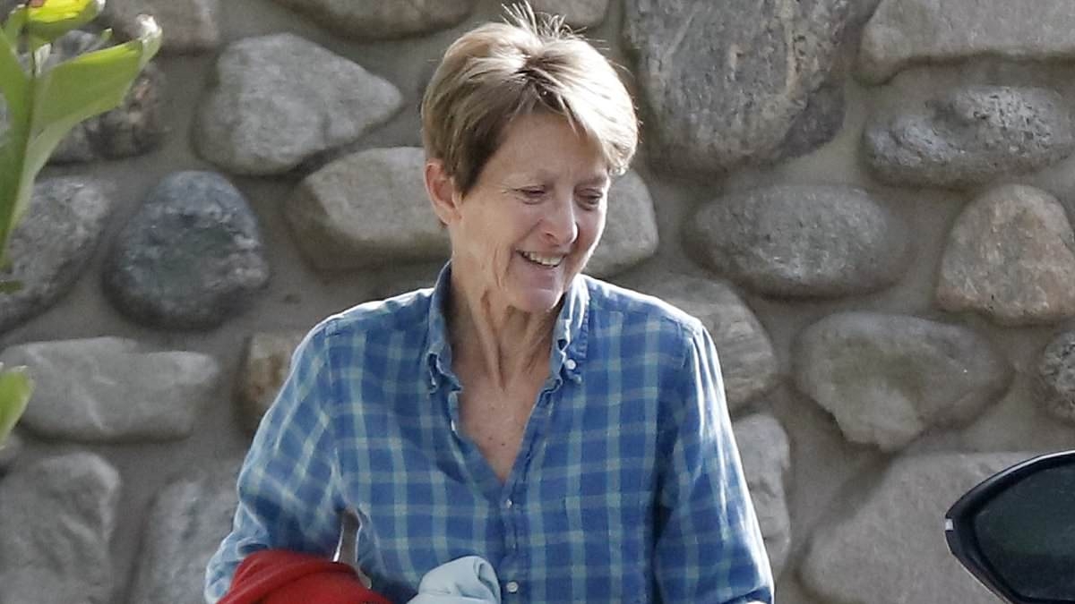 EXCLUSIVE 70s actress known for playing Happy Days star's girlfriend is unrecognizable on rare outing... can you guess who?