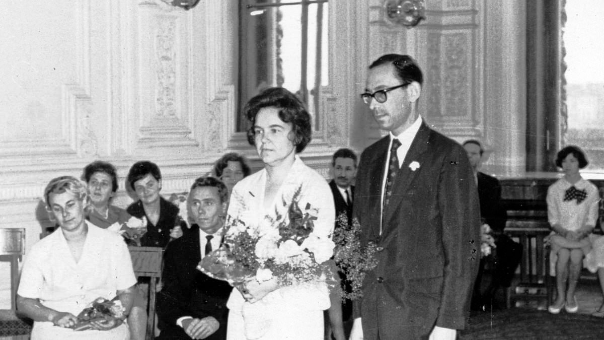 Parallel Lives by Iain Pears: From Russia, with love - to an old Etonian