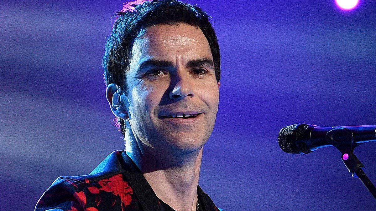 Stereophonics' Kelly Jones opens up about wild lifestyle and reveals the 'f***ing ridiculous' star who played at his wedding