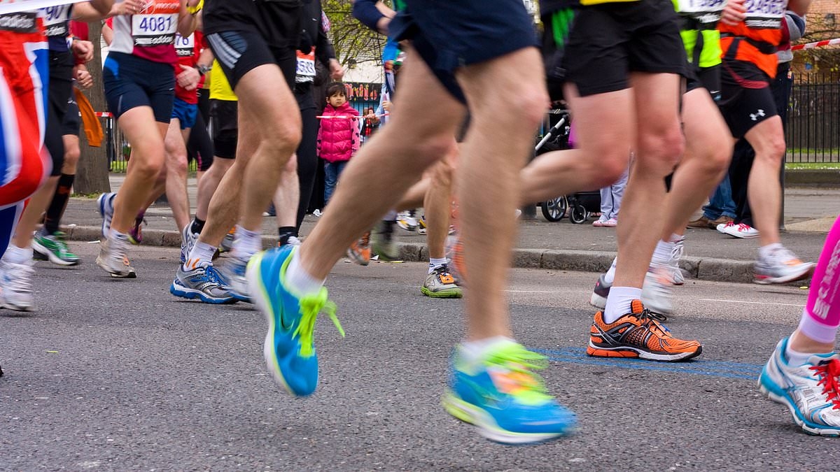 Hour by hour, the excruciating toll of running a marathon on the human body