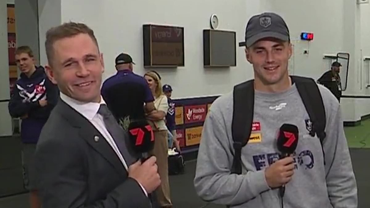 Fremantle captain comes to the rescue after Joel Selwood's major wardrobe malfunction