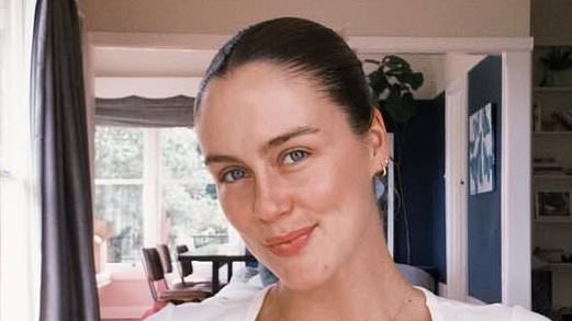 Fitness influencer Steph Claire Smith flaunts her baby bump in jaw-dropping naked selfie