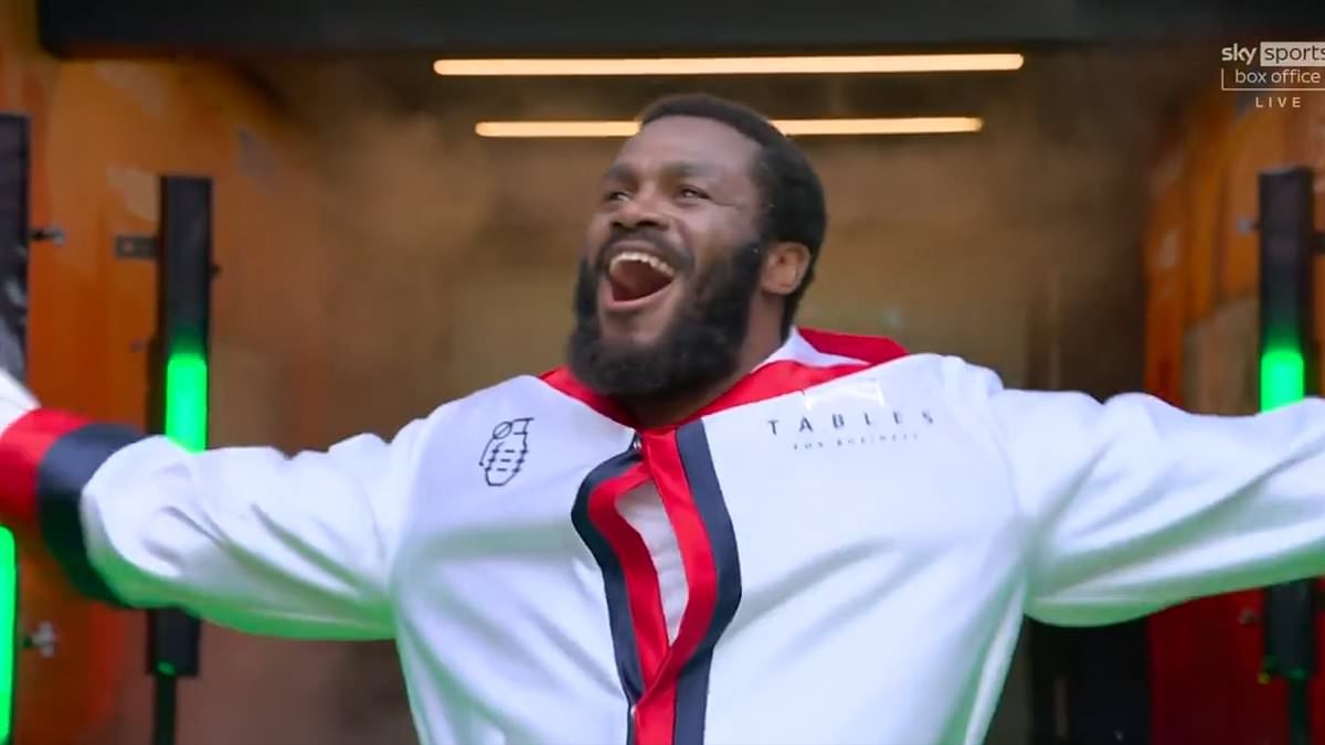 Watch the moment Cheavon Clarke walks out to Arsenal anthem 'North London Forever' at Tottenham Hotspur Stadium before Viddal Riley defeat