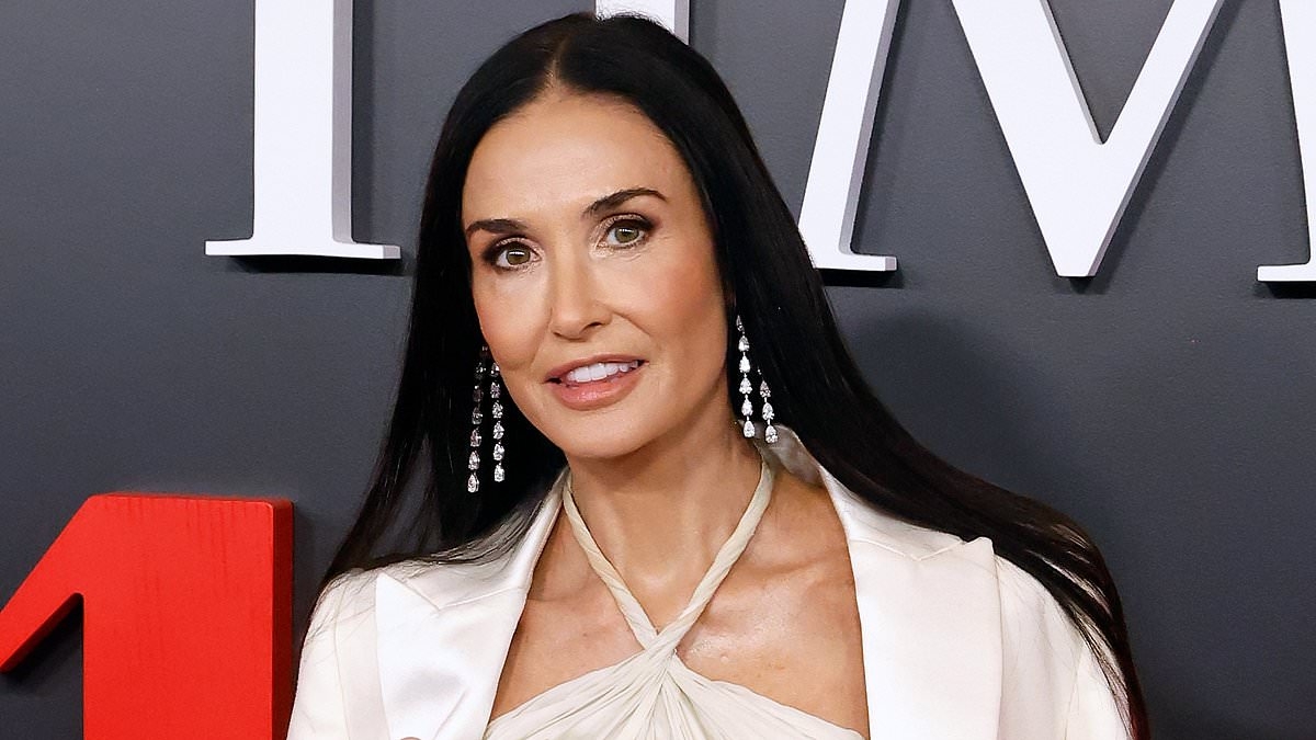 SNL star details humiliating treatment by ritzy New York restaurant while mid-conversation with Demi Moore