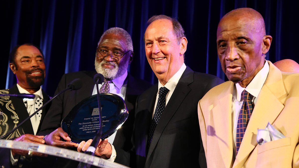 BREAKING NEWS New York Knicks legend Dick Barnett dies at 88 one year after NBA champ was inducted into Hall of Fame