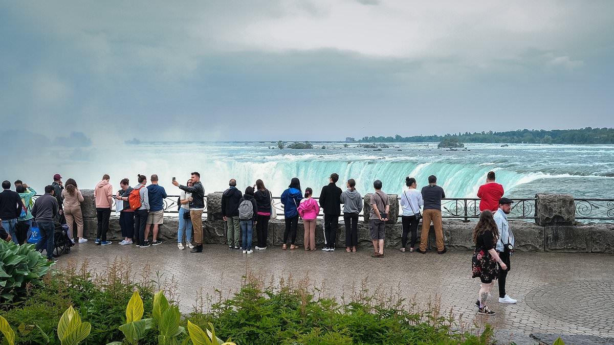 Niagara Falls 'at breaking point' over migrant surge