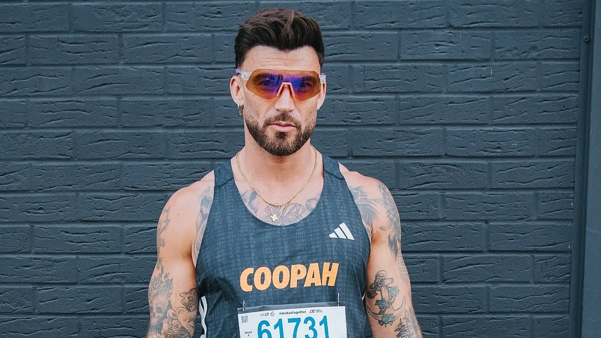 Jake Quickenden poses in skintight pink shorts ahead of running the London Marathon - and fans are all saying the same thing