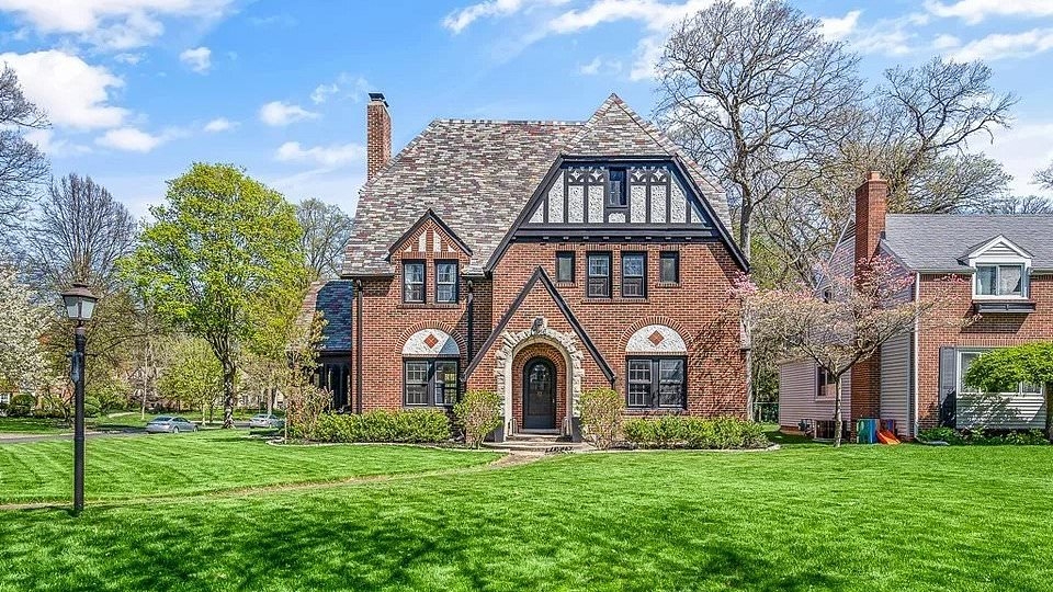 Americans flock to heartland city where they can get a $200K discount on a home... but Wall St is closing in