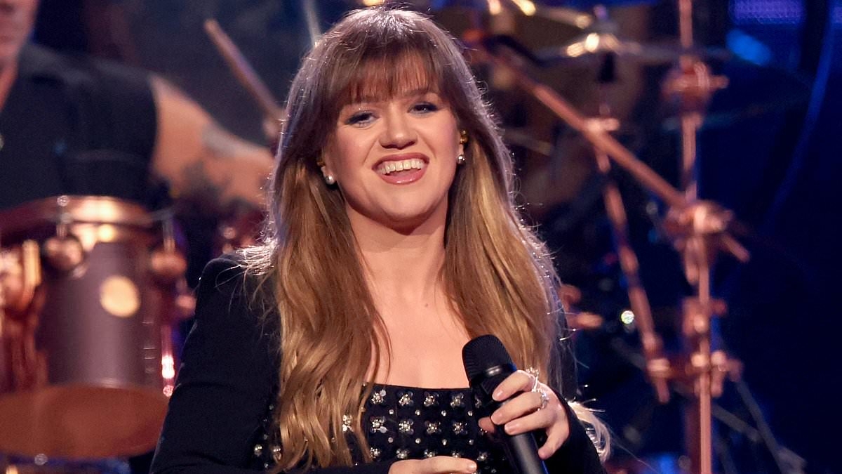 She's not even trying anymore! Kelly Clarkson trades in dresses for denim... after 'unexplained' absence