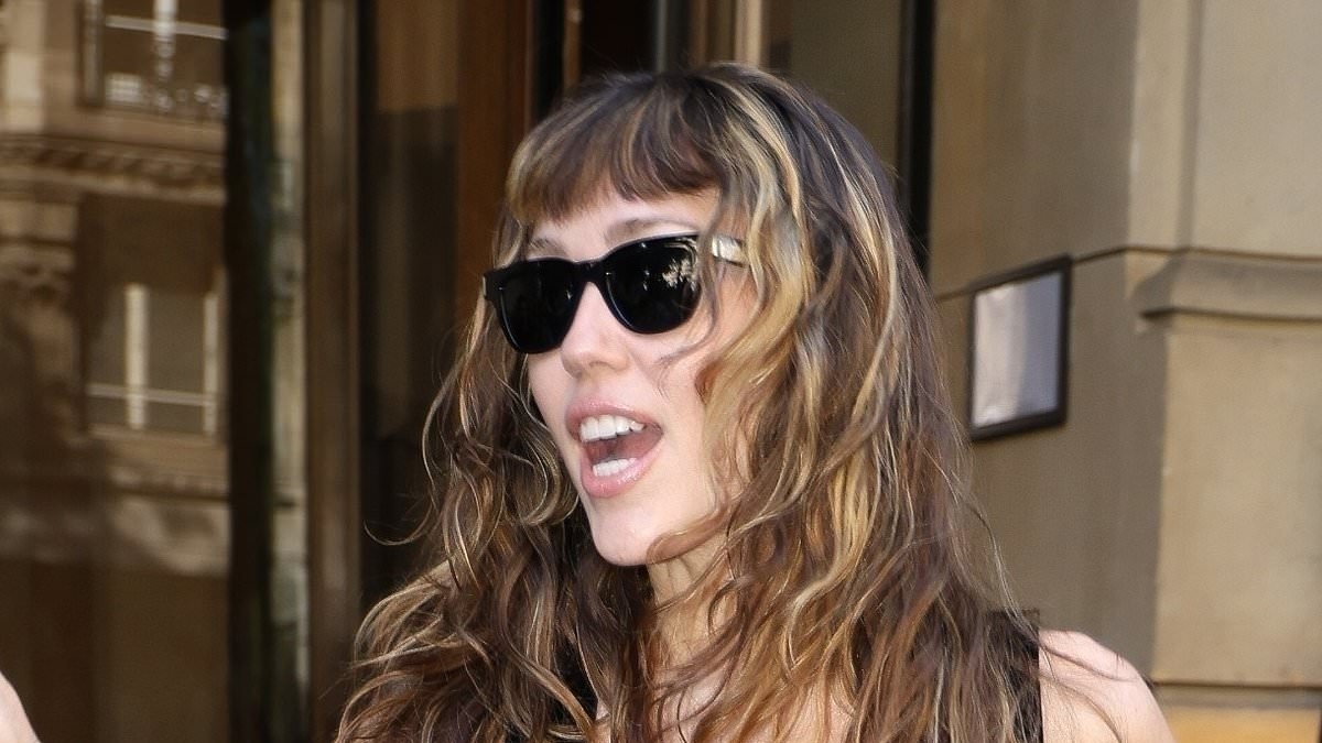 Miley Cyrus takes a swipe at pop rival with stunning claim about stealing from fans