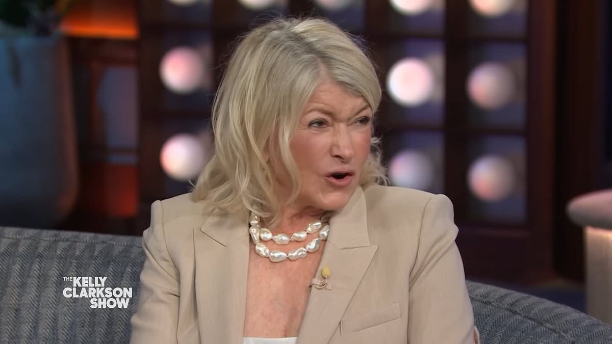Martha Stewart shocks Kelly Clarkson with a very awkward confession about food