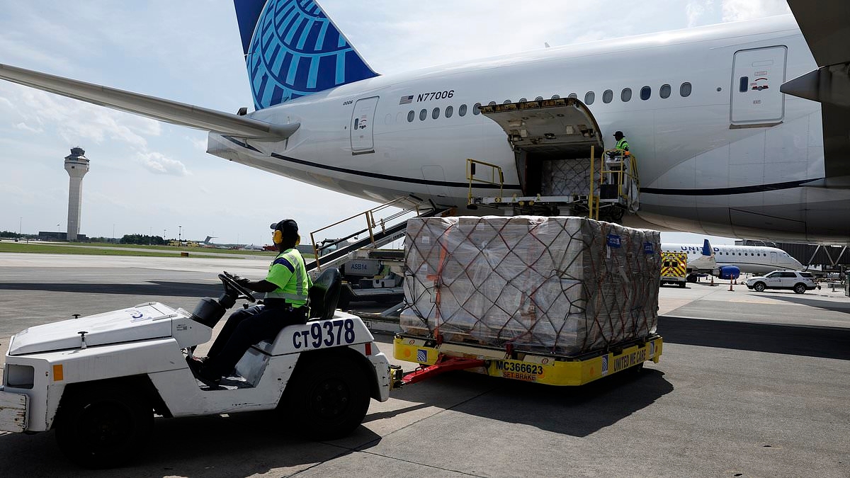 Frightening reason packed Boeing 777 flying from Denver to Hawaii made emergency landing in San Francisco
