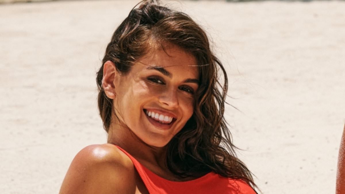 Kaia Gerber strips down for rare family campaign with mom Cindy Crawford as well as her dad and brother