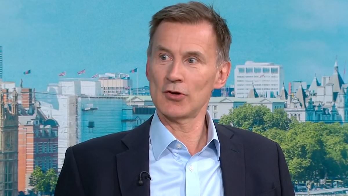Ex-chancellor Jeremy Hunt backs social media ban for under-16s saying Brits will 'wonder why we didn't do it sooner'